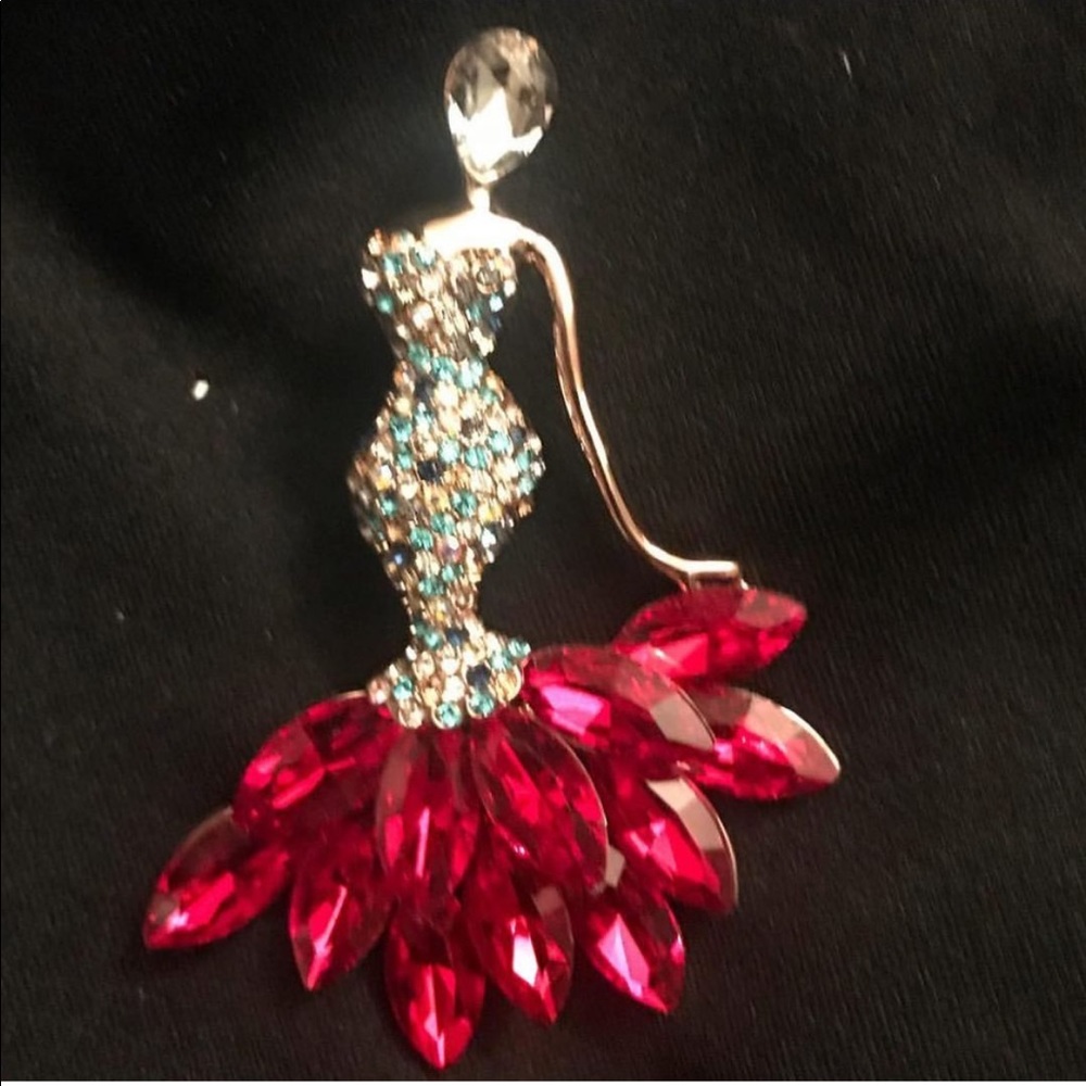 COPY - Jazz lady brooch pin set in gold and crystal